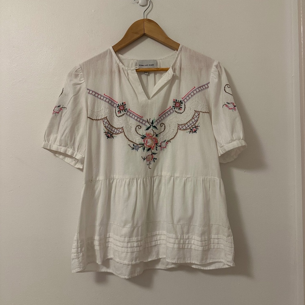 Rose and Rose White Floral Embroidered Peasant Top | Size Small